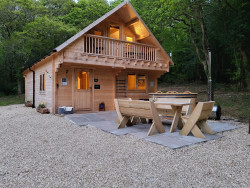 Photo of Oak Cabin from the front